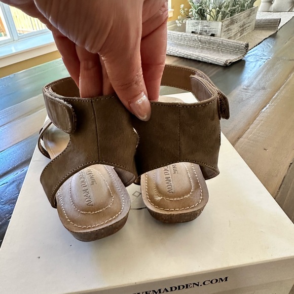 Adam Tucker Sandals - Picture 6 of 10